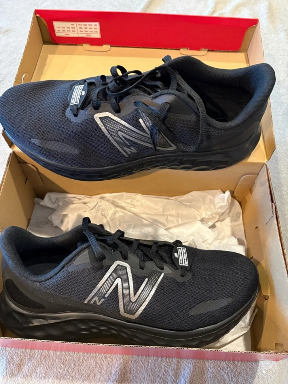 New Balance Fresh Foam ARISHI v4 Black/Black Shoe Box - Picture 1 of 3